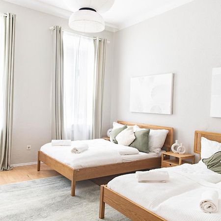 וינה Spacious Apartment, 3 Min To U1 Reumannplatz מראה חיצוני תמונה
